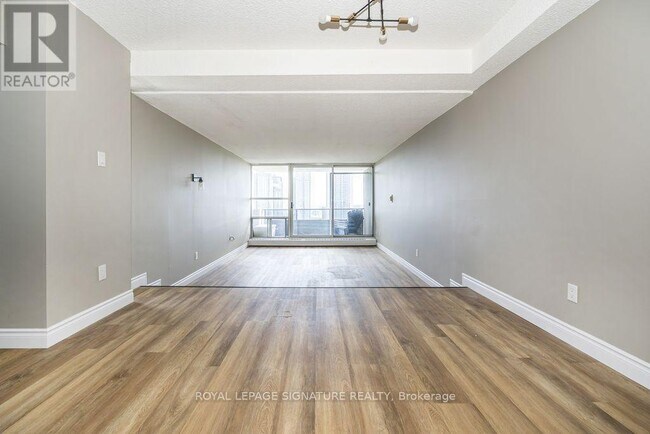 Photo du bâtiment - 4091 Sheppard Ave E