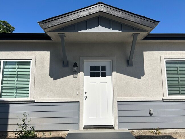 Foto del edificio - 11656 Adenmoor Ave