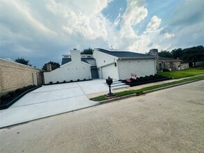 Building Photo - 14223 Stokesmount Dr Building Photo - 14223 Stokesmount Dr