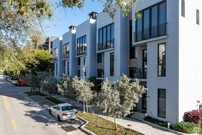 Building Photo - Taho Flagler Townhomes