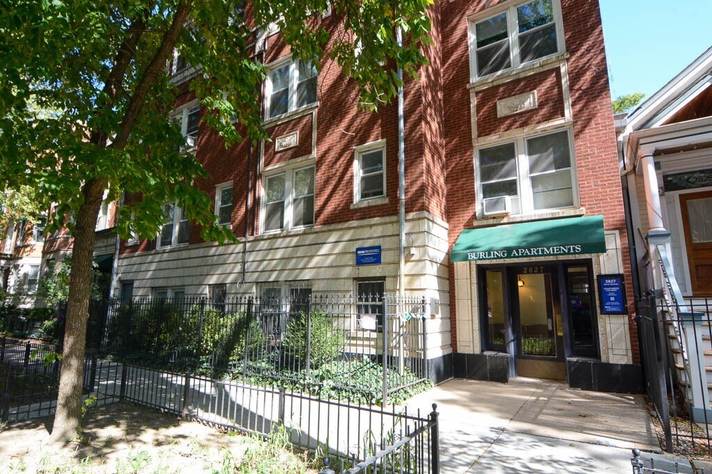 Foto principal - 2830 N Burling St