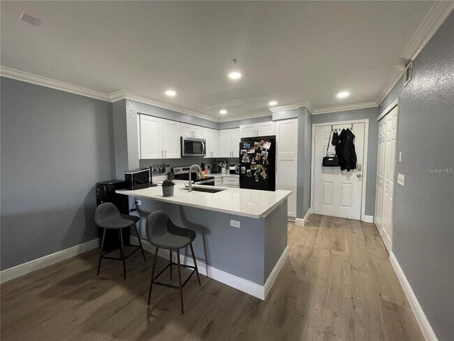 Building Photo - 13905 Fairway Island Dr