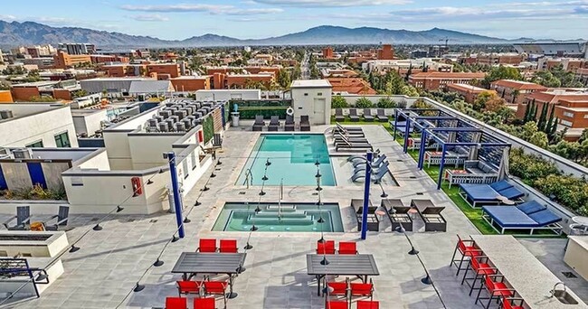 Piscina-06-Aspire-Tucson-Tuscon-01 - Aspire Tucson: Off-Campus Student Housing