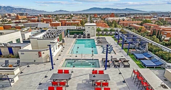 Swimming-Pool-06-Aspire-Tucson-Tuscon-01 - Aspire Tucson: Off-Campus Student Housing