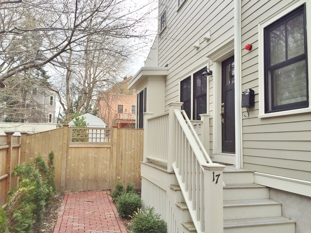 Primary Photo - 17 Florence St