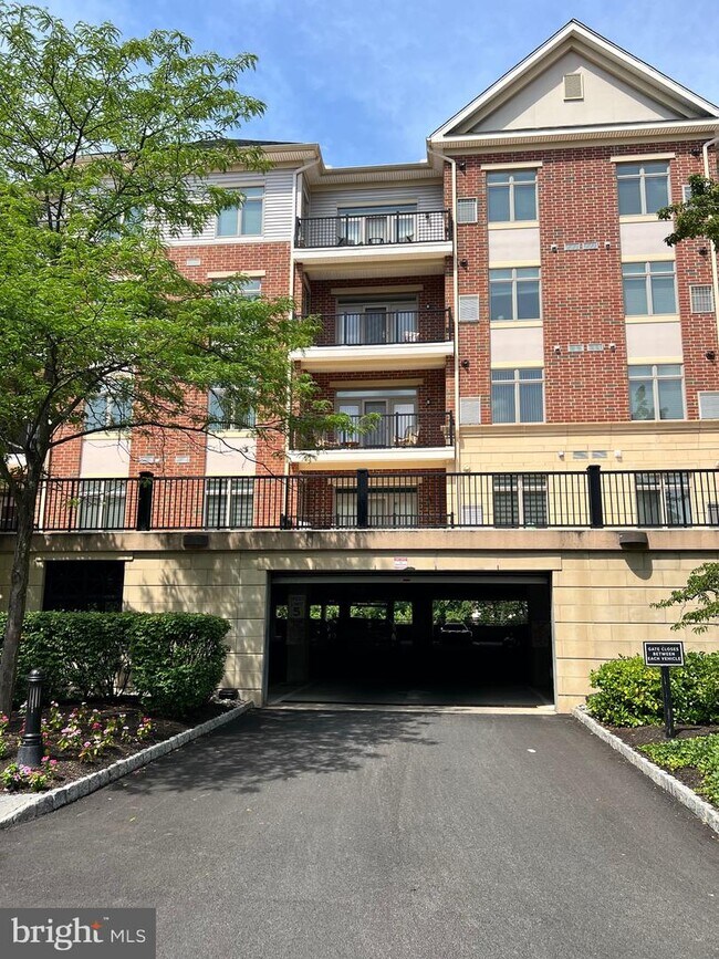 Foto del edificio - 333 Carson Terrace