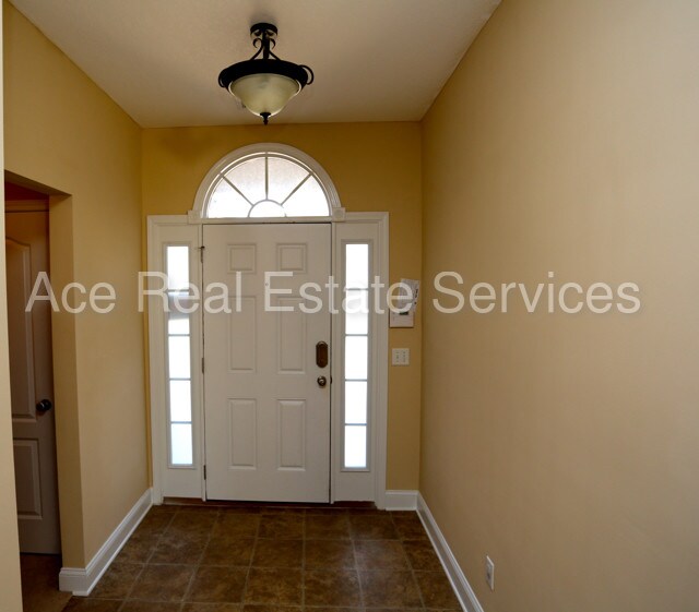 Foto del edificio - Oak Crest/ Community Pool !