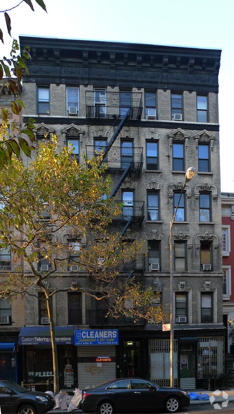 Building Photo - 226 E 83rd St