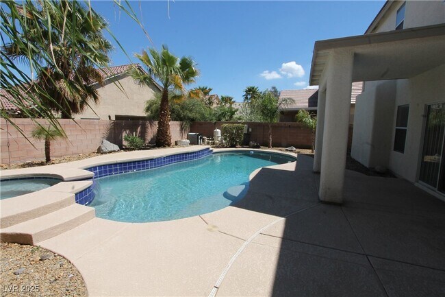 Foto del edificio - 2586 Highland Cliff Dr