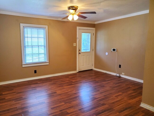 Building Photo - 2071 Leight St, Beaumont TX 77703