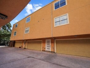 Building Photo - 3006 Chenevert St