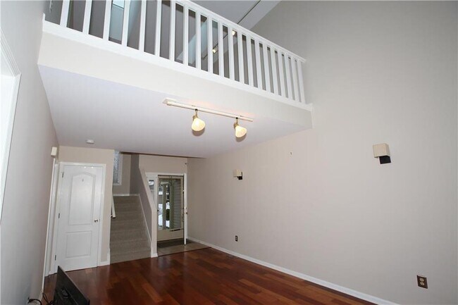 Building Photo - 2830 Linden St