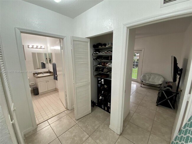 Foto del edificio - 18951 SW 113th Pl