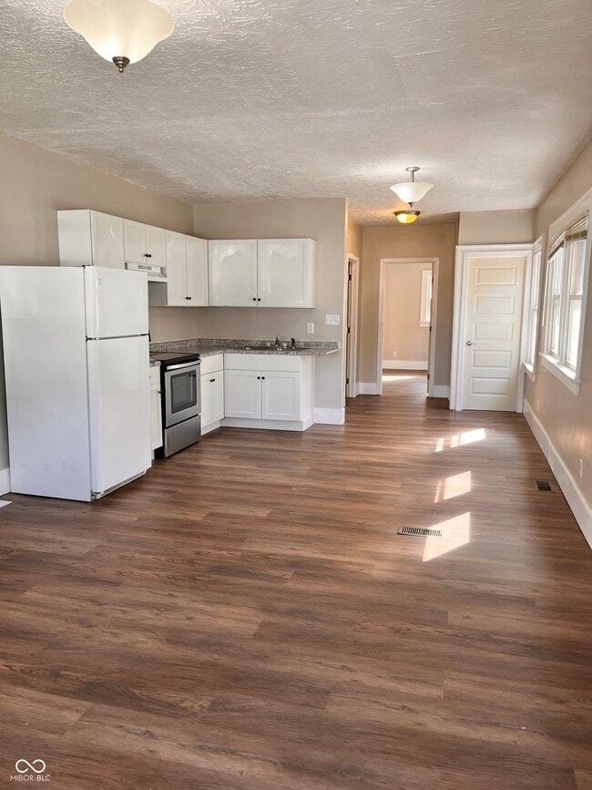 Foto del edificio - 3609 E Vermont St