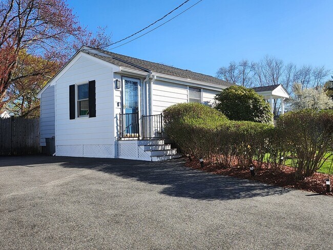 Building Photo - 10 Violet Rd