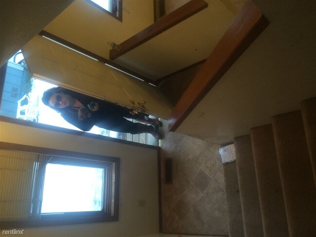 Building Photo - 935 E 45th Ct