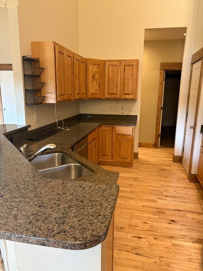 Foto del edificio - 3114 Madrona Ln