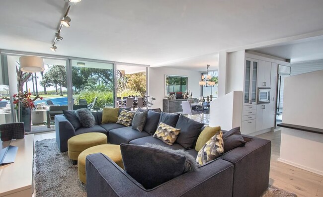 Building Photo - 535 Ocean Ave