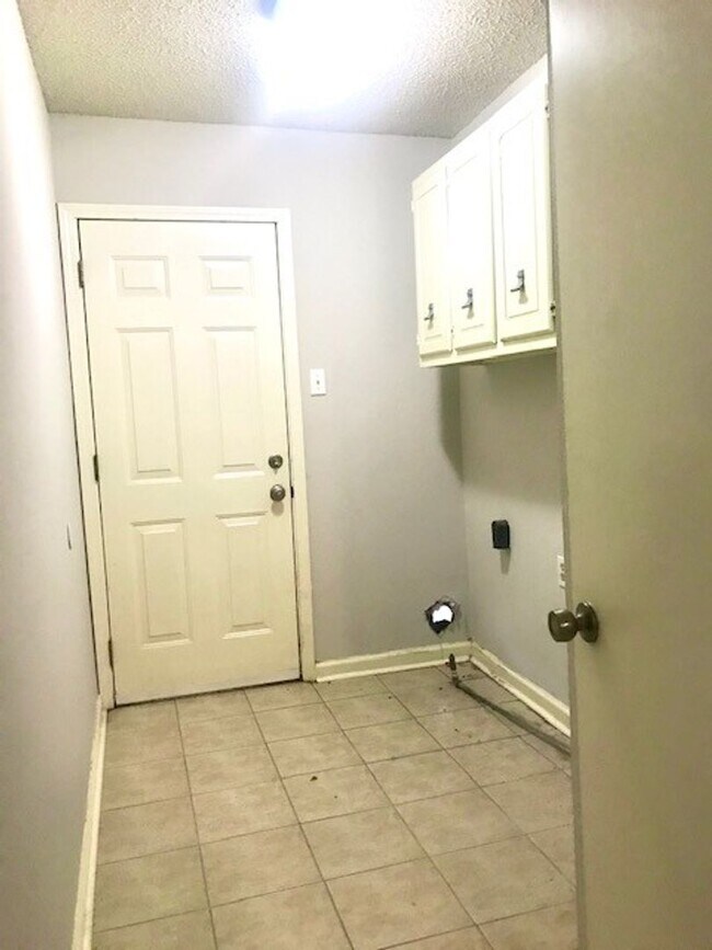 Foto del edificio - 15343 Monica Ave