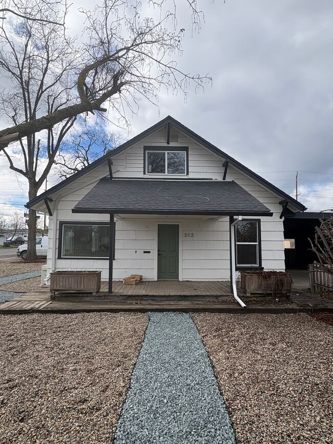 Building Photo - 315 N 1st St