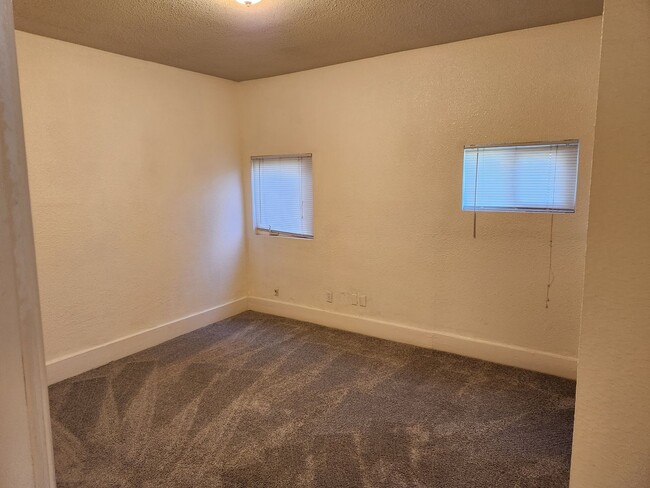 Building Photo - Y Street