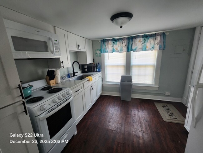 Kitchen - 200 N Fourth St