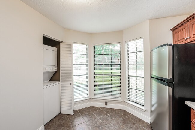 Building Photo - 17263 Saturn Ln