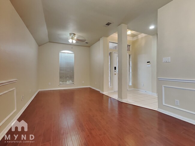 Foto del edificio - 9860 Buckingham Ln