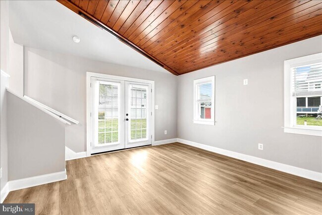 Foto del edificio - 1621 Bentley Rd