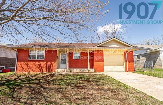 Photo - 1611 Pinewood Dr House