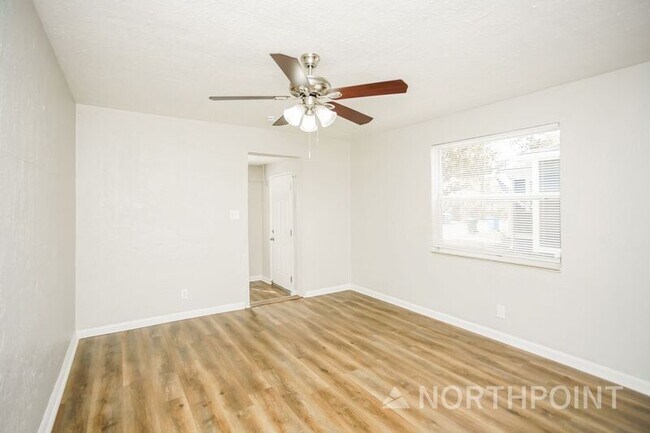 Foto del edificio - 2040 Union St S