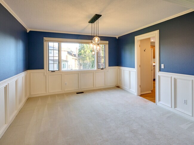 Building Photo - 13733 SW Hiteon Dr