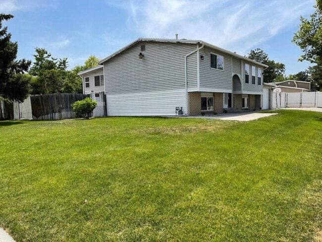 Building Photo - Beautiful 4 Bed 2 Bath House in Taylorsville!