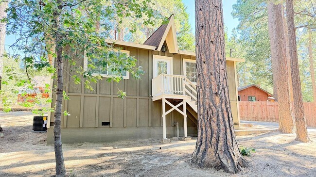 Foto del edificio - 52830 Pine Cove Rd