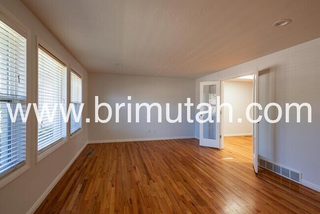 Foto del edificio - 2406 E 7745 S