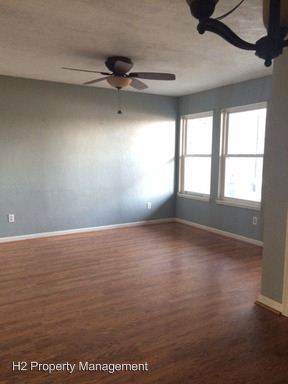 Building Photo - 5417 Sombra del Lago Dr