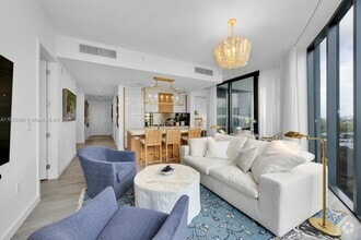 Building Photo - 2831 S Bayshore Dr