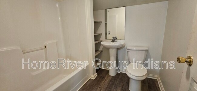Foto del edificio - 514 E Washington St