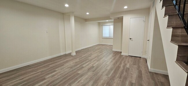 Foto del edificio - Beautifully Renovated Townhouse with Moder...