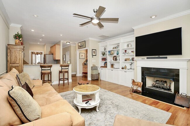 Building Photo - Hillside East All Brick Townhome