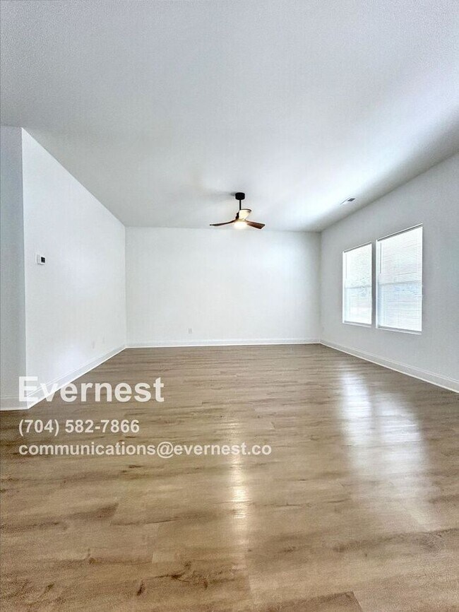 Building Photo - 411 S Spargo St