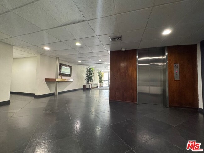 Building Photo - 740 Kings Rd