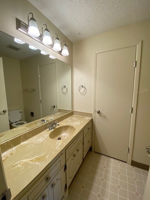 Foto del edificio - Spacious 2 Bed 1.5 Bath Available Now!