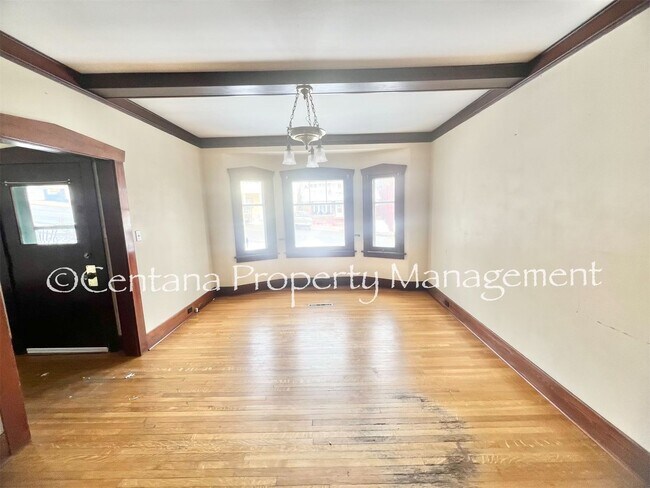 Building Photo - Adorable 2 bedroom cottage just below MT T...