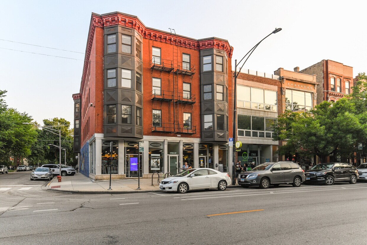 Primary Photo - 1735 W Division St