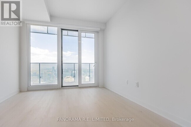 Building Photo - 3900-3900 Confederation Pkwy