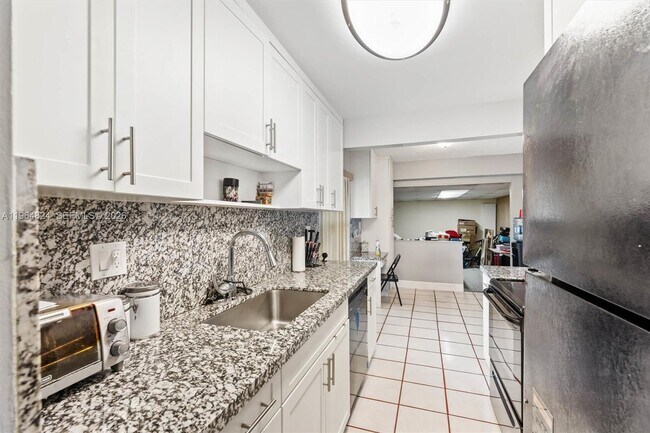 Foto del edificio - 5601 NW 18th St