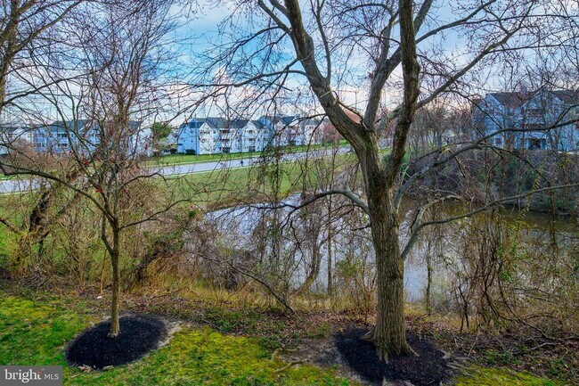 Foto del edificio - 8360 Montgomery Run Rd