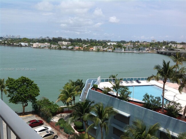 Foto del edificio - 1865 79th Street Causeway