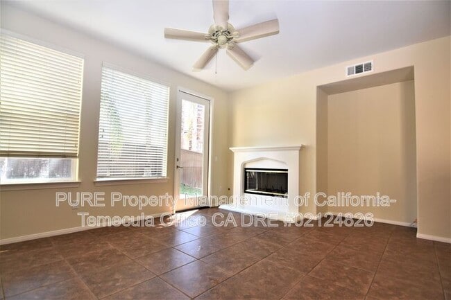 Building Photo - 40208 Bellevue Dr
